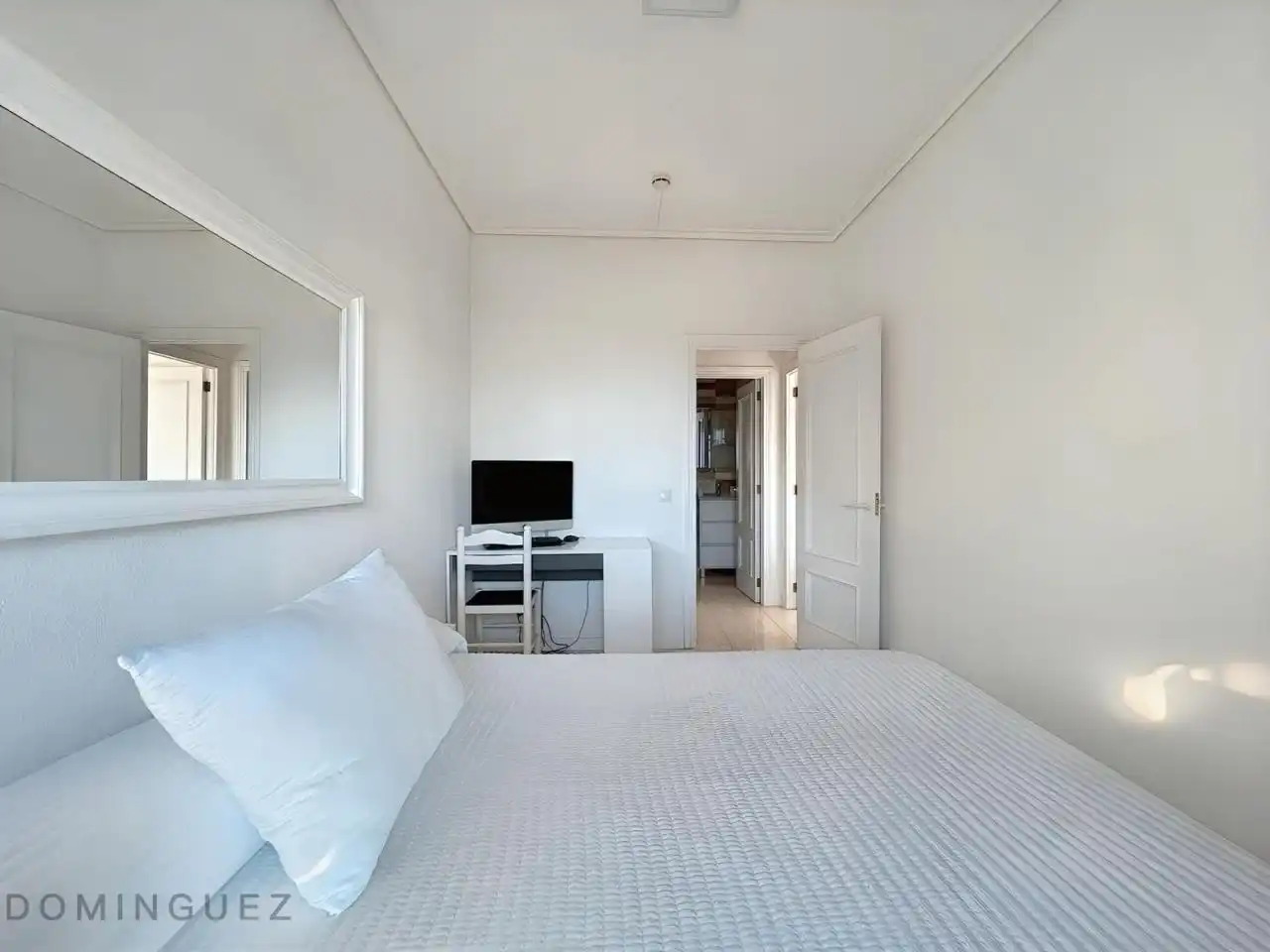 Schlafzimmer von Wohnungen zur Miete in Vigo  mit Heizung, Terrasse und Möbliert