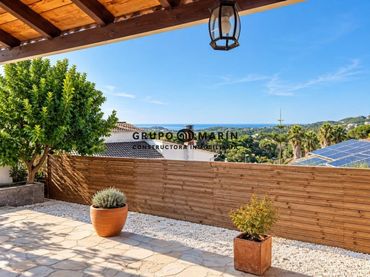 Casa con jardín en venta en Carrer València