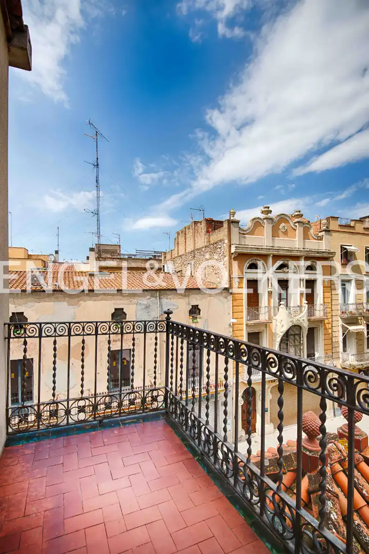 Vista exterior de Piso en venta en Figueres con Calefacción y Balcón