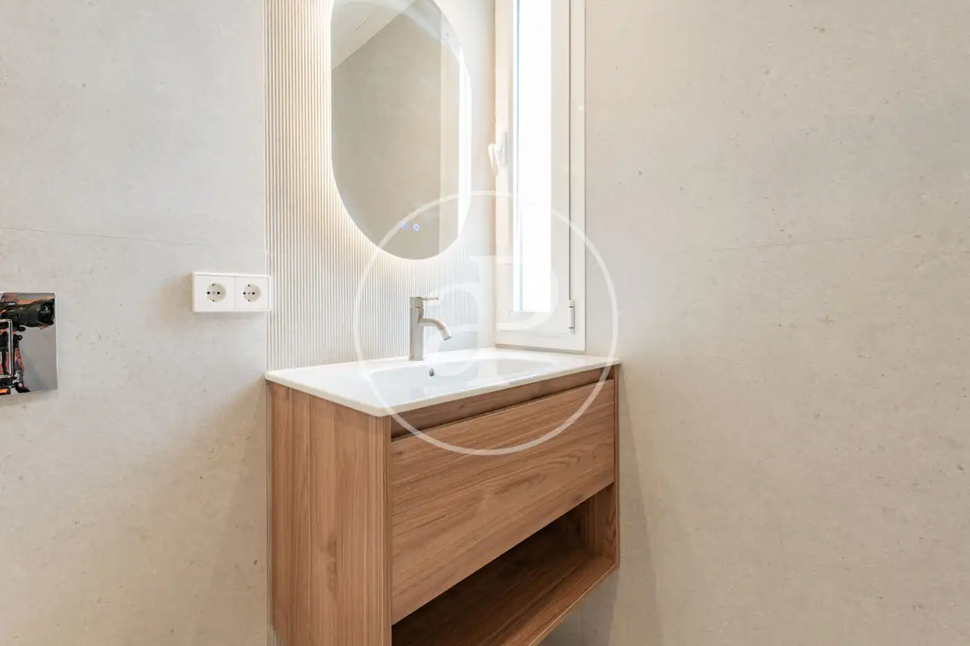 Bathroom of Flat for sale in Madrid  with Air Conditioner and Heating