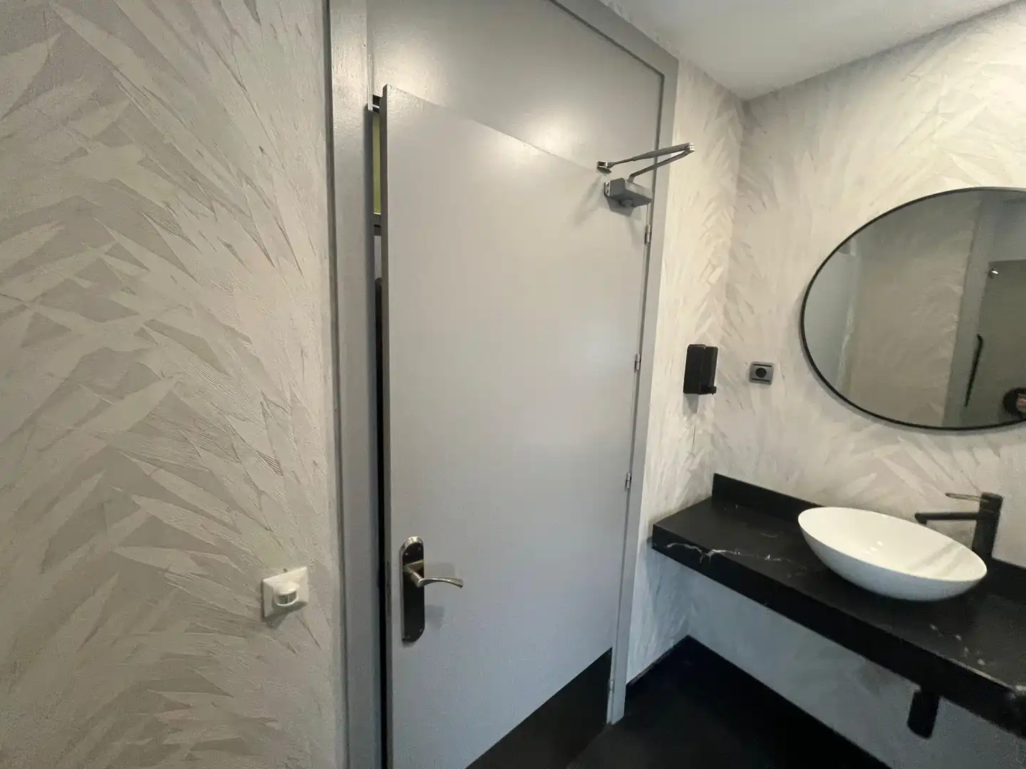 Baño de Local en traspaso en Sevilla con Amueblado