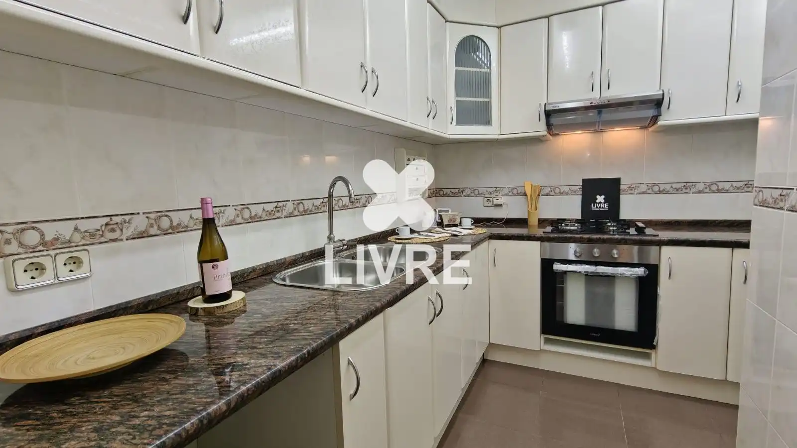 Cocina de Piso en venta en Sant Boi de Llobregat con Aire acondicionado, Parquet y Horno