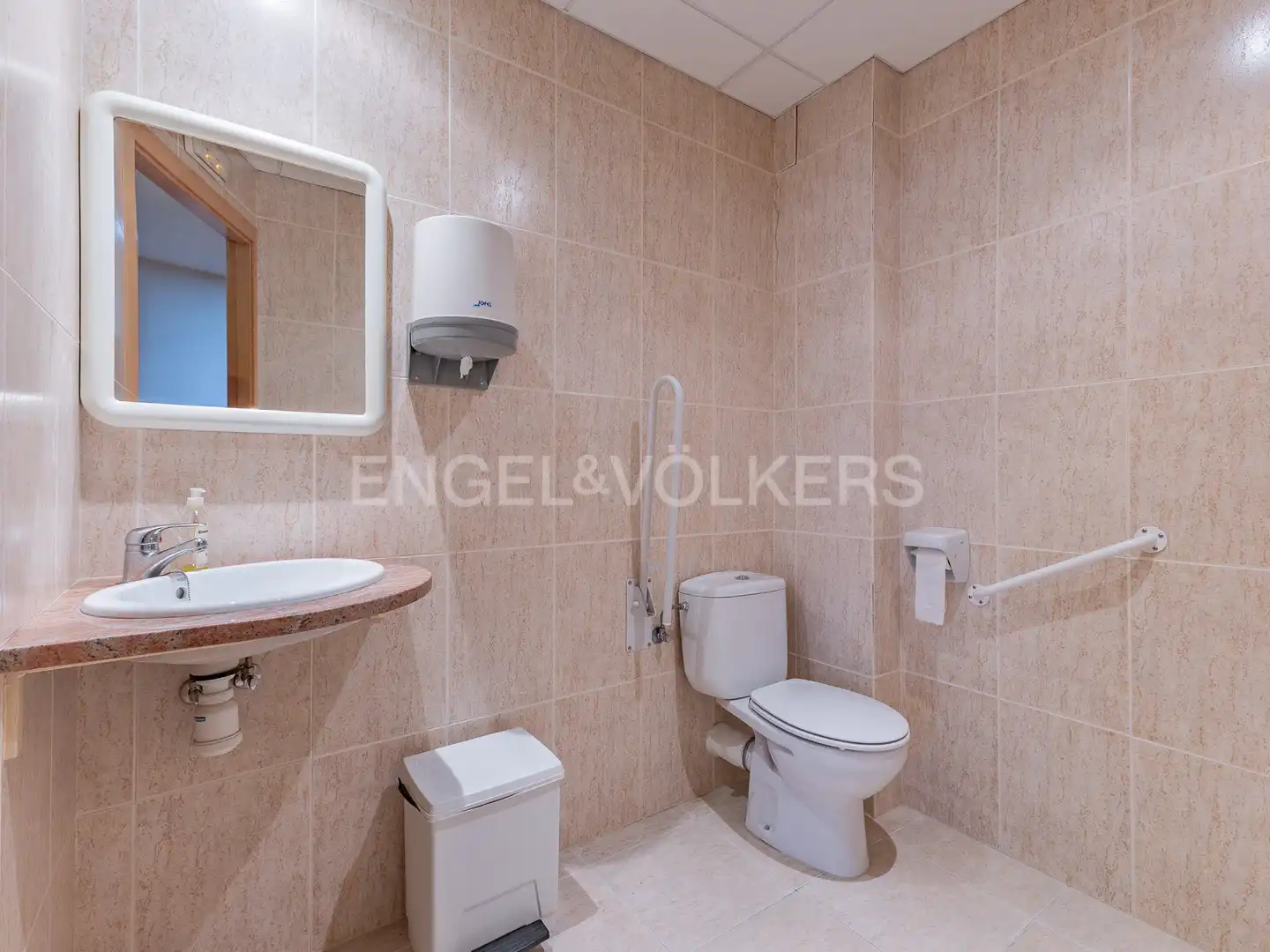 Bathroom of Flat for sale in Manresa  with Air Conditioner, Heating and Balcony