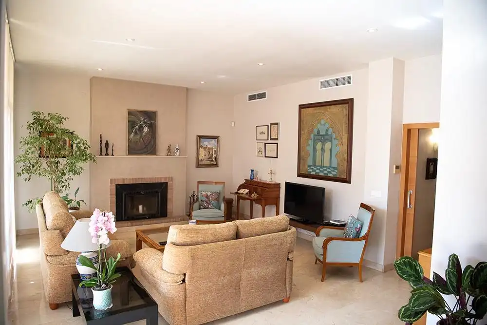 Sala de estar de Casa o chalet en venta en Bormujos con Aire acondicionado, Calefacción y Jardín privado