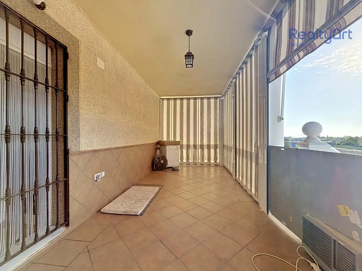 Terrassa de Casa o xalet en venda en Dos Hermanas amb Aire condicionat, Calefacció i Jardí privat