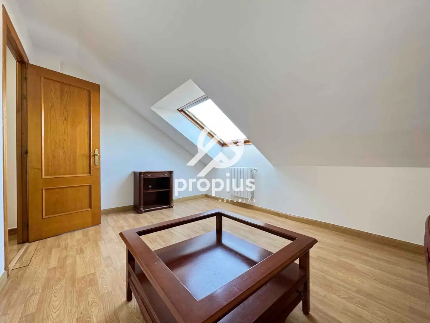 Habitación de Casa adosada en venta en Piloña con Calefacción, Jardín privado y Parquet