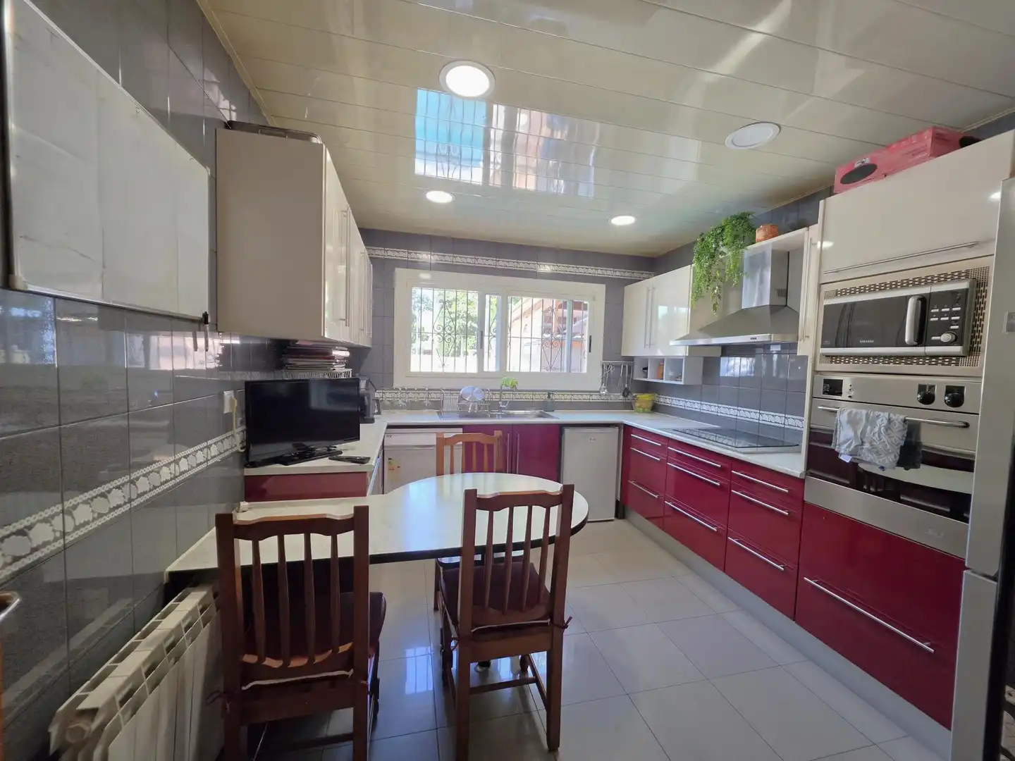 Cocina de Casa adosada en venta en Sant Pere de Ribes con Aire acondicionado, Calefacción y Piscina
