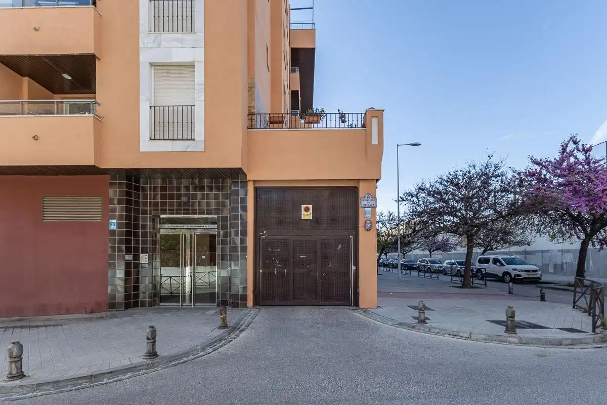 Vista exterior de Garatge en venda en Granada