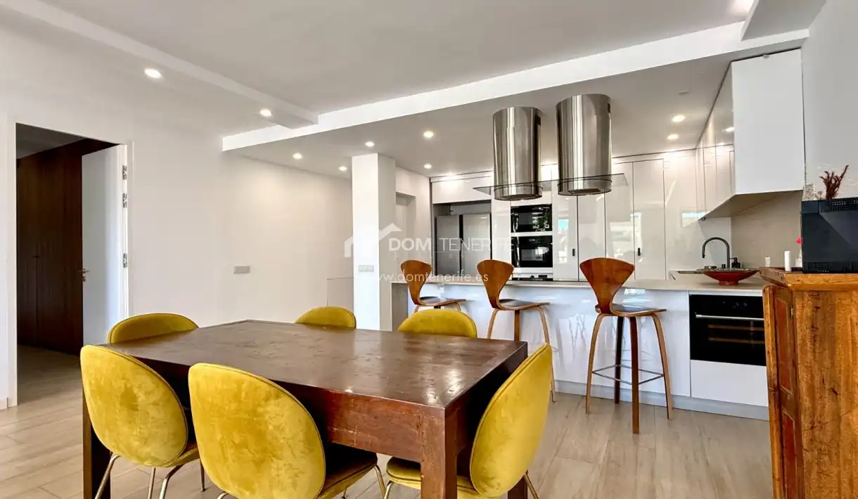 Comedor de Piso en venta en Adeje con Terraza, Piscina y Amueblado