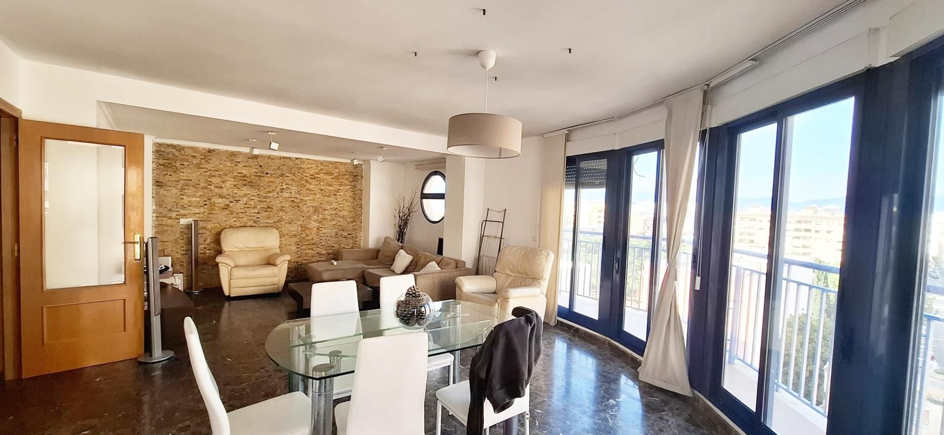 Sala d'estar de Àtic en venda en Castellón de la Plana / Castelló de la Plana amb Calefacció, Terrassa i Traster