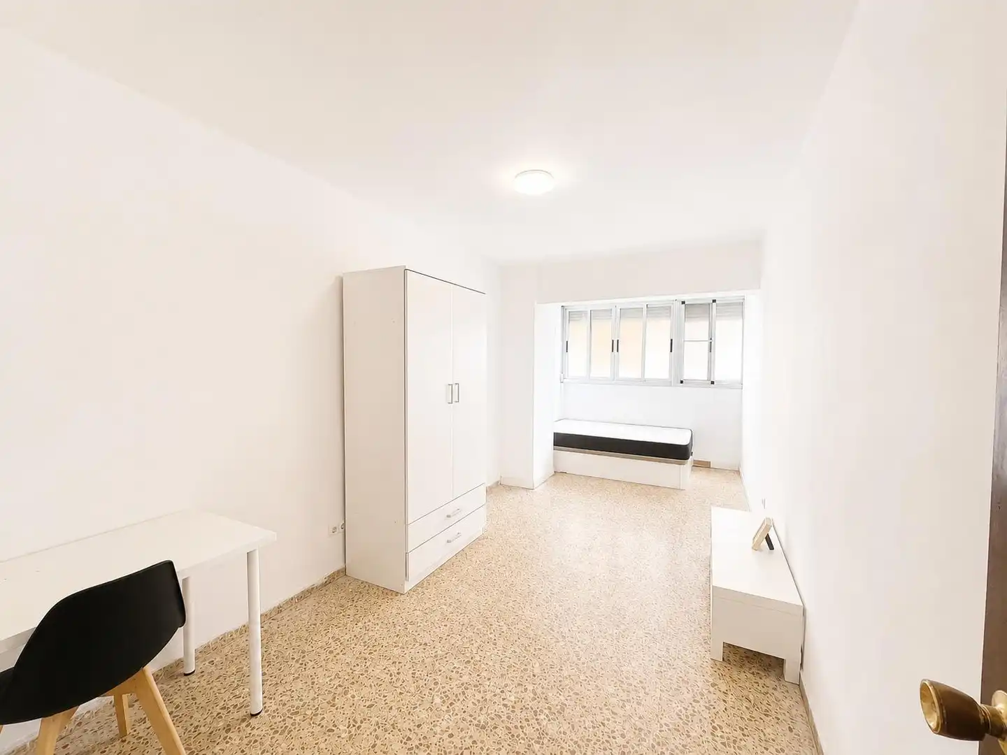 Habitación de Piso en venta en Valencia con Balcón