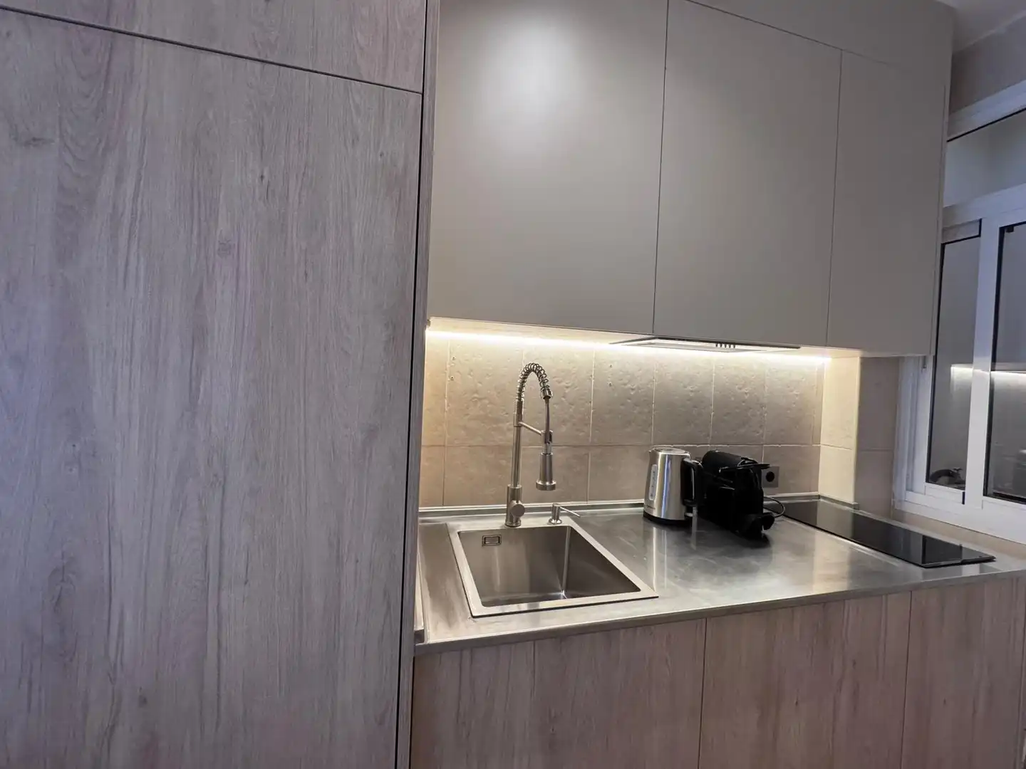 Cuina de Apartament de lloguer en Málaga amb Moblat i Rentadora