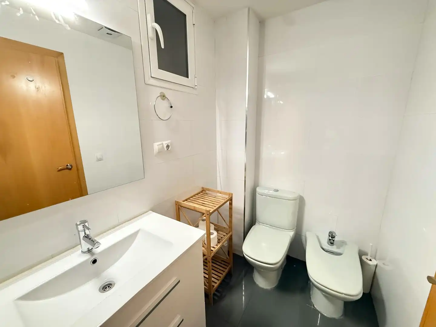 Baño de Piso de alquiler en Valencia con Aire acondicionado, Calefacción y Amueblado
