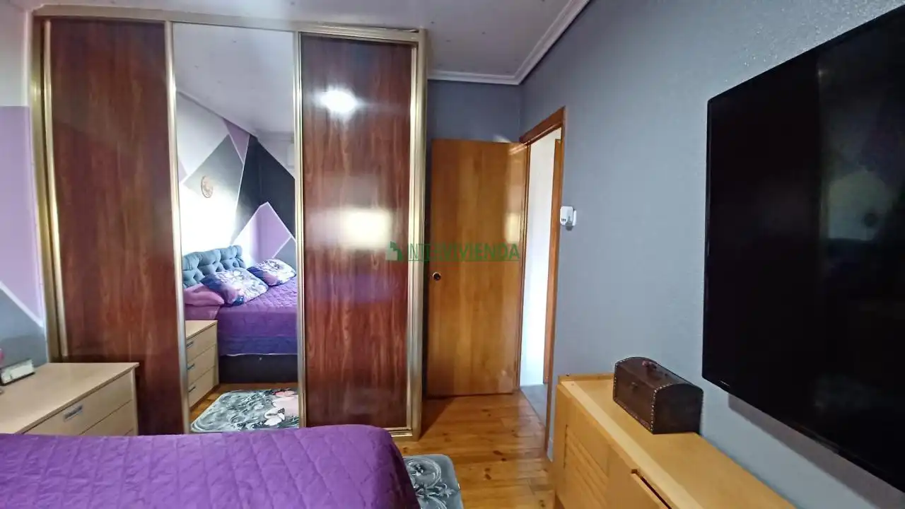 Dormitori de Casa adosada en venda en Vigo  amb Terrassa, Traster i Balcó