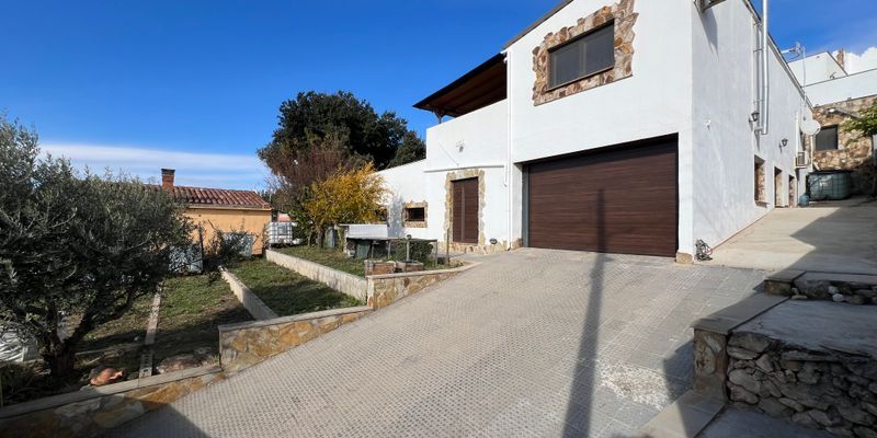 Vista exterior de Casa adosada en venta en Subirats con Aire acondicionado, Jardín privado y Terraza