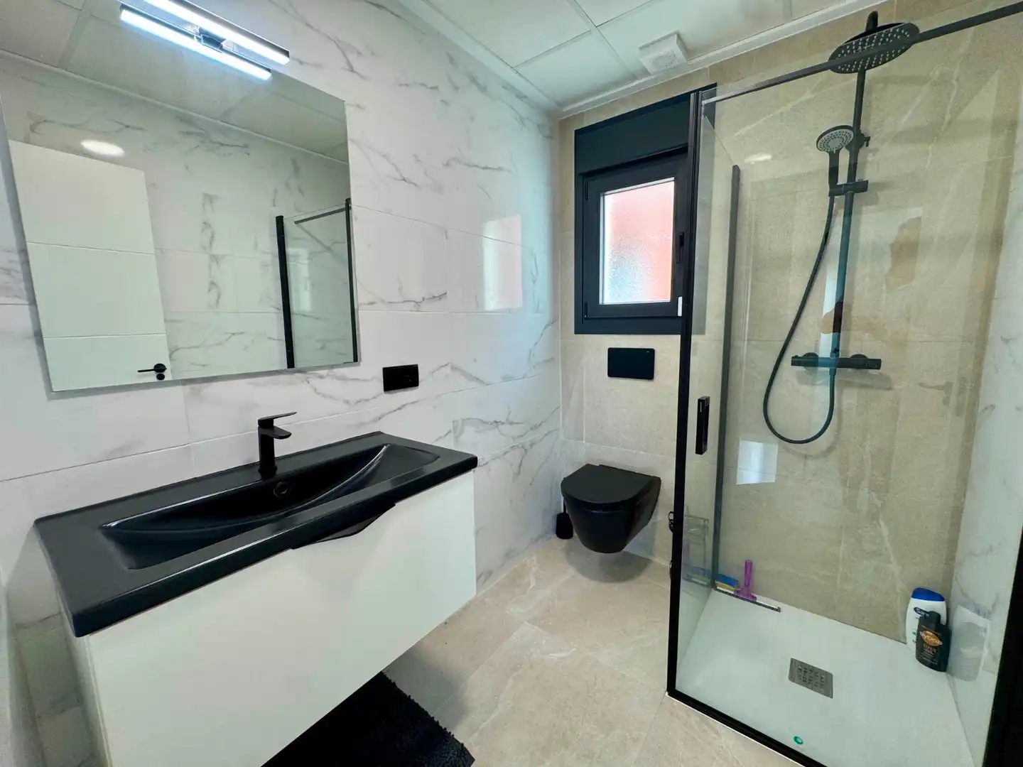 Casa aparellada amb piscina en venda a Calle Manuel de Falla 13, imagen 5