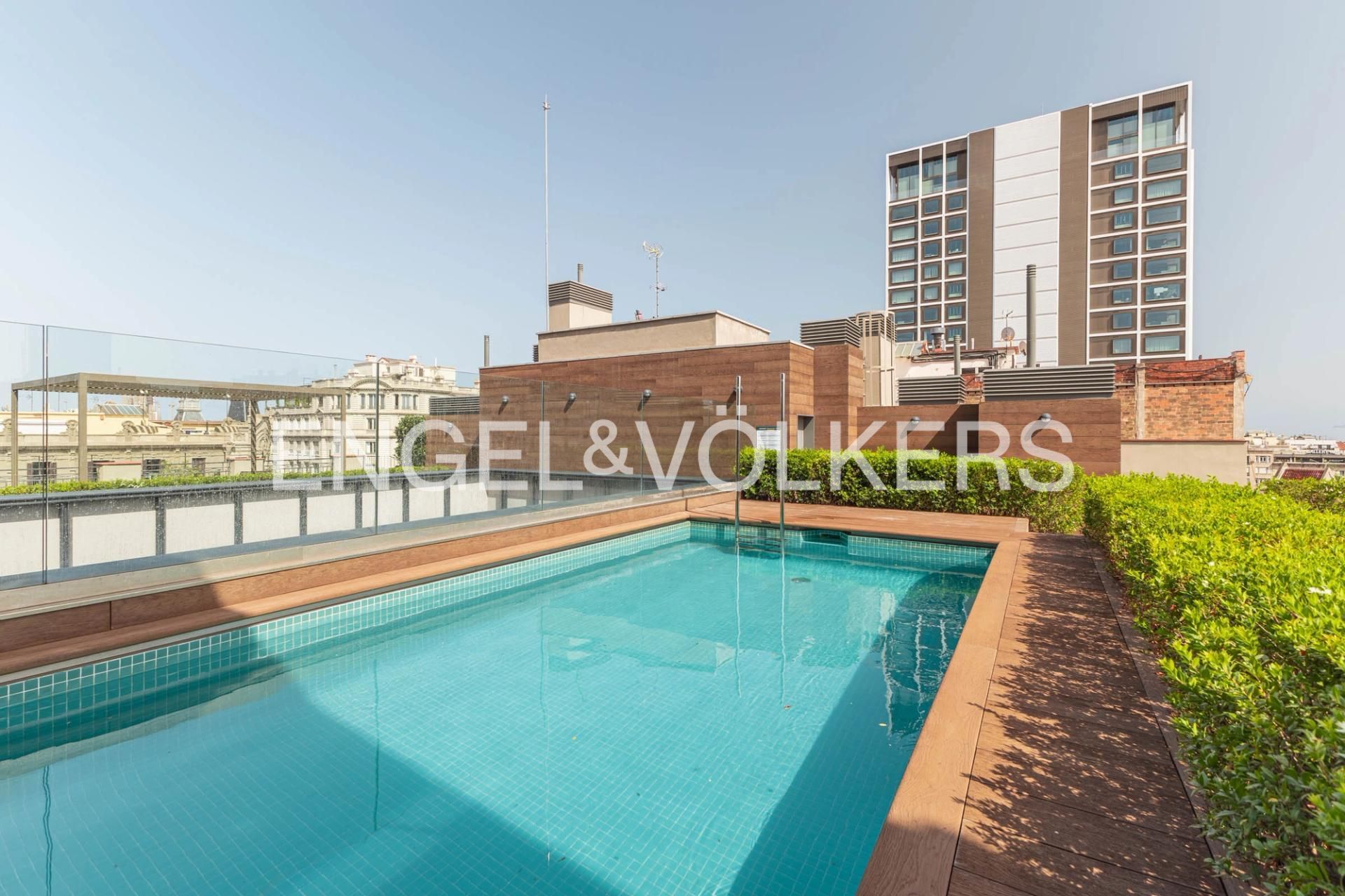 Swimming pool of Apartment to rent in  Barcelona Capital  with Air Conditioner, Heating and Parquet flooring