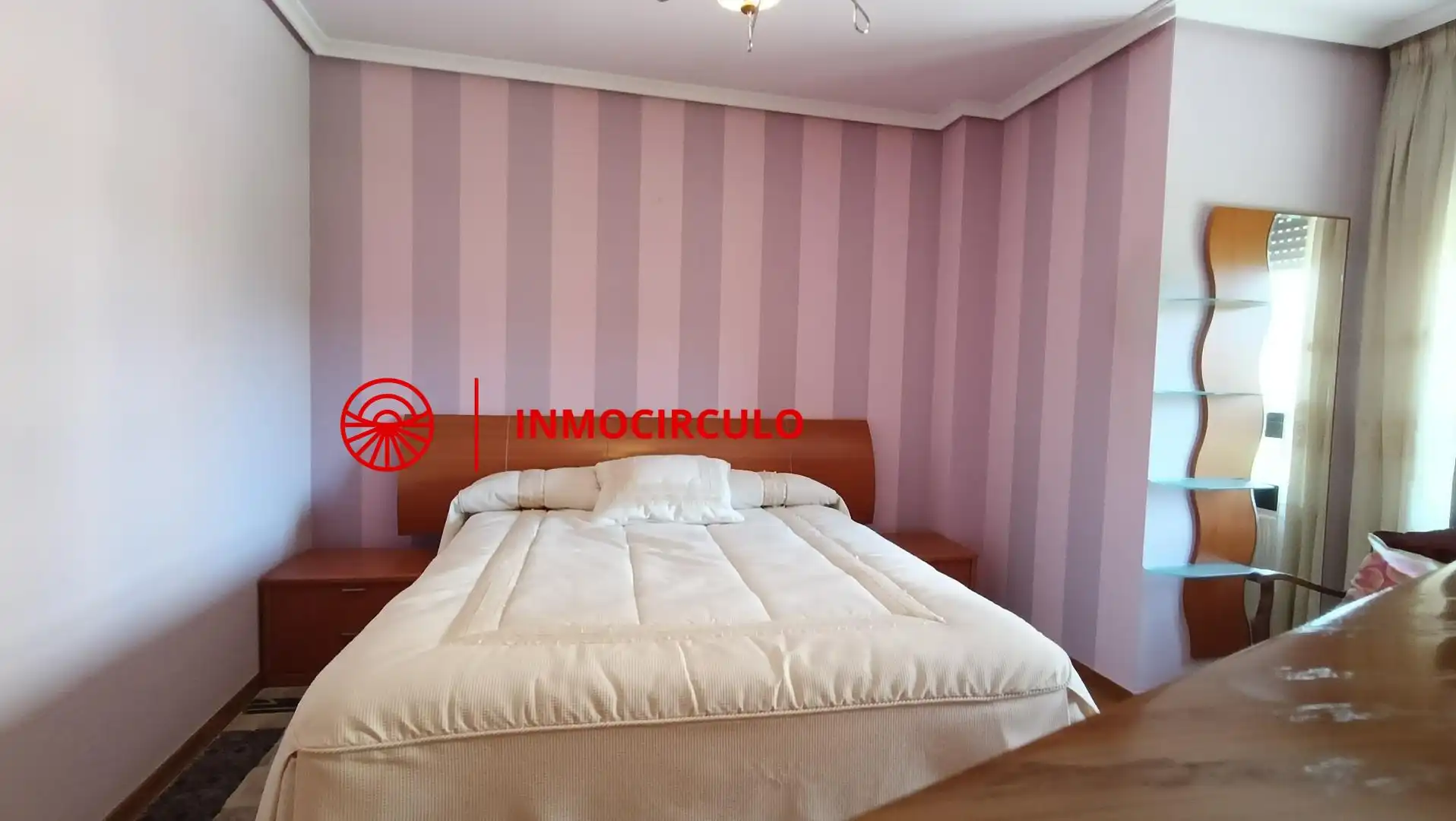 Dormitori de Apartament en venda en Burgos amb Calefacció i Traster