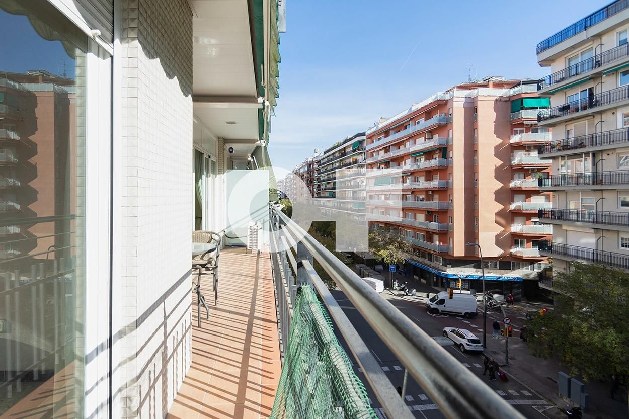 Vista exterior de Apartament en venda en  Barcelona Capital amb Terrassa i Moblat
