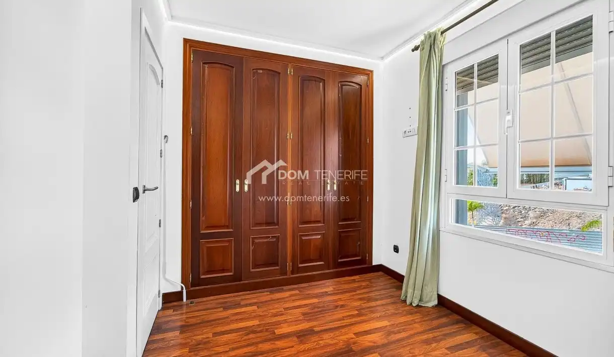 Habitación de Casa o chalet en venta en Arona con Terraza, Piscina y Amueblado