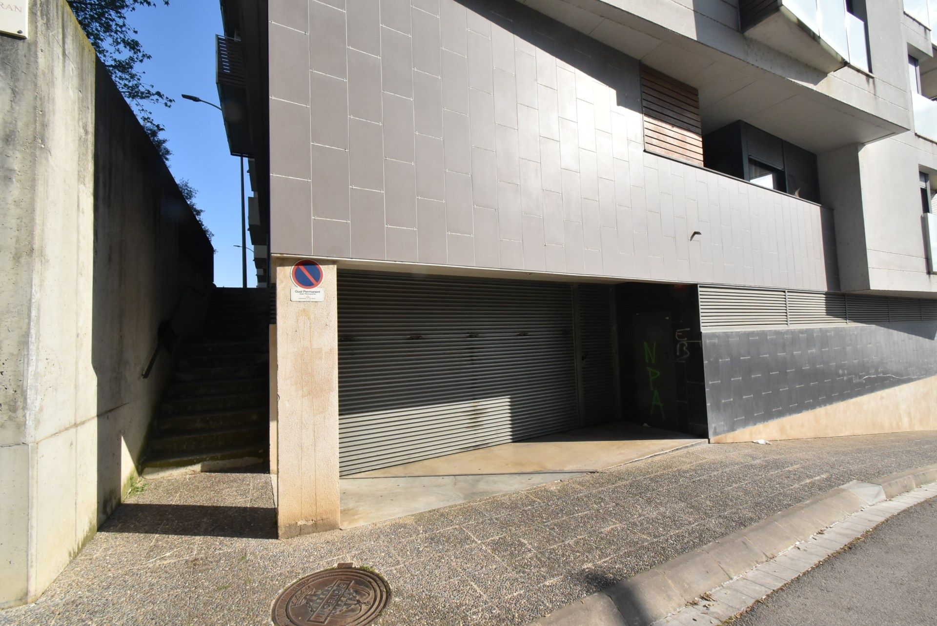 Vista exterior de Garatge en venda en Girona Capital