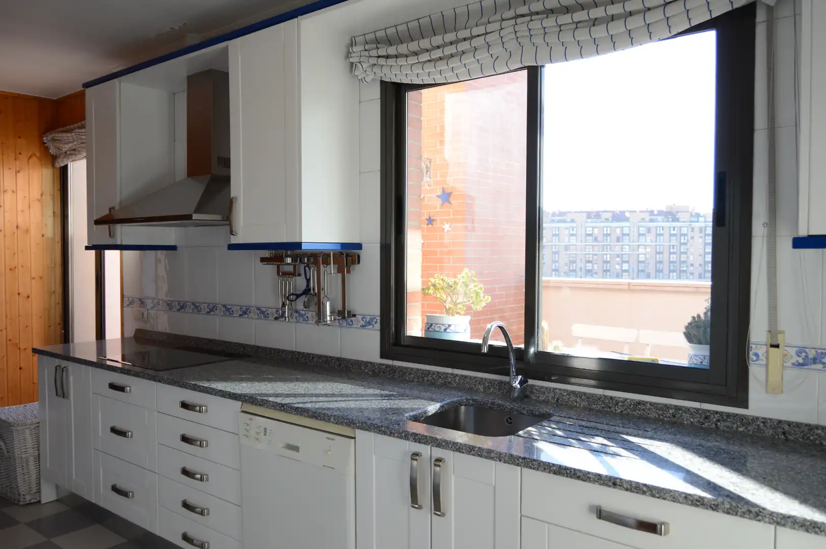 Kitchen of Attic for rent in Madrid  with Air Conditioner, Heating and Parquet flooring
