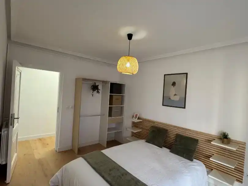Bedroom of Flat for share in León Capital   with Parquet flooring and Furnished