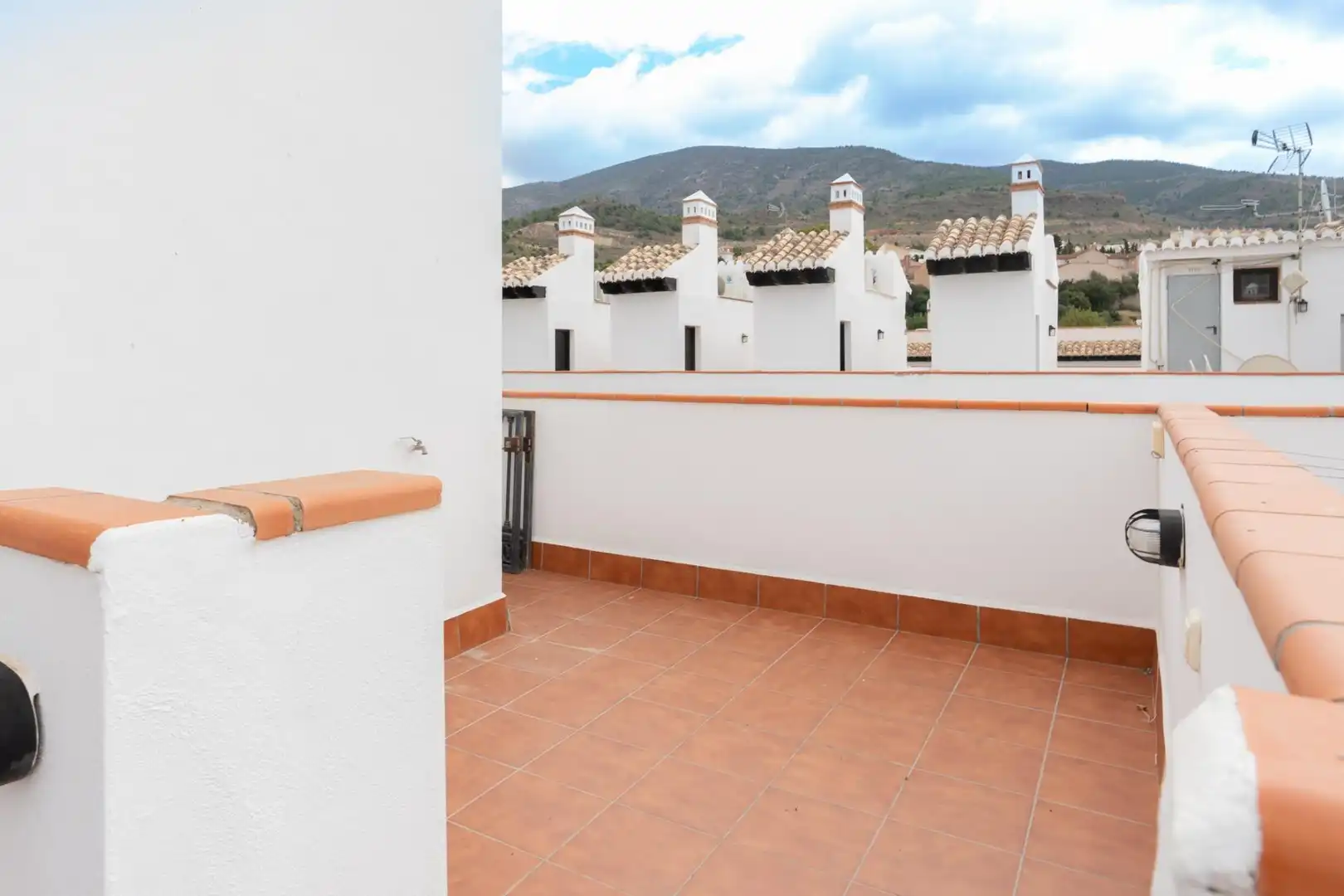 Dormitori de Pis en venda en Vélez de Benaudalla amb Aire condicionat, Terrassa i Moblat