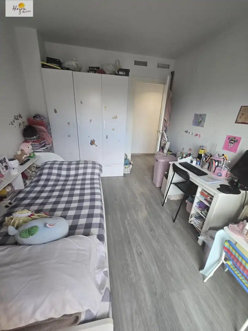 Dormitori de Apartament en venda en Paterna amb Aire condicionat, Traster i Moblat