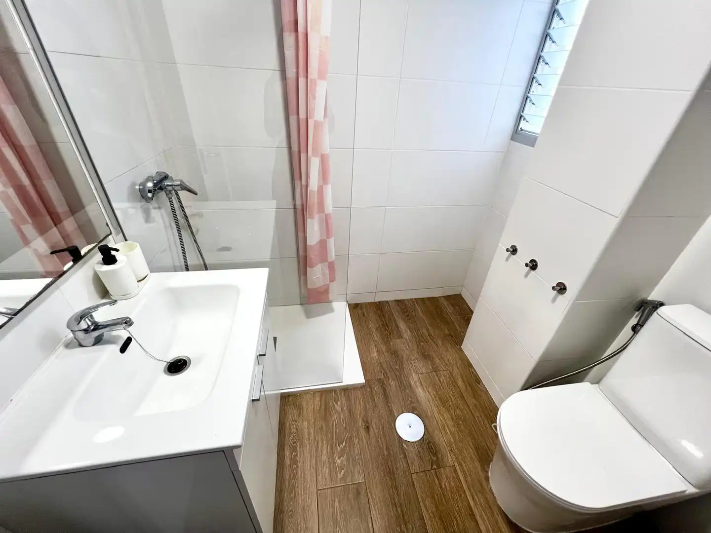 Baño de Piso de alquiler en Málaga con Aire acondicionado