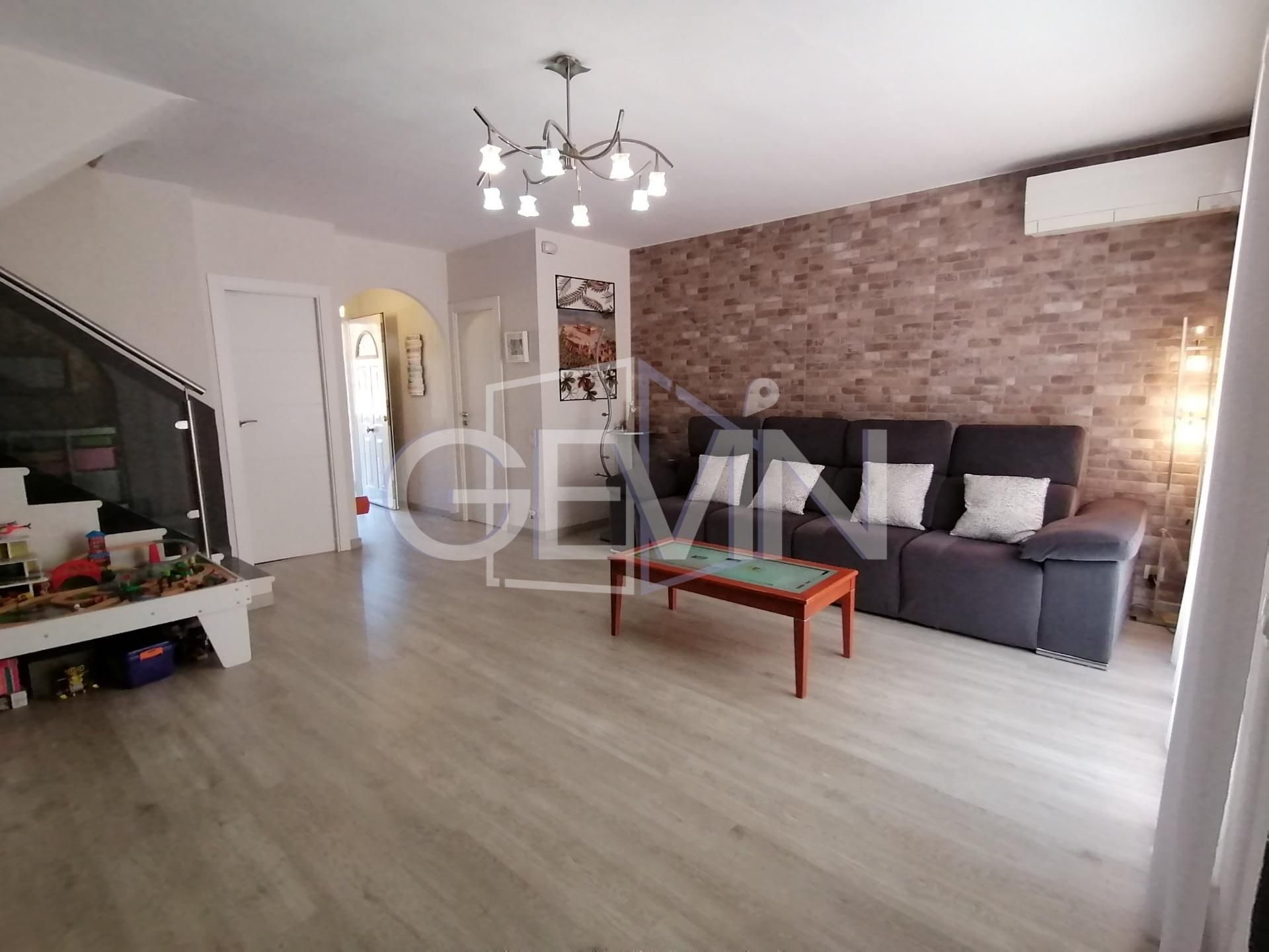 Living room of House or chalet for sale in Polinyà  with Air Conditioner, Heating and Parquet flooring