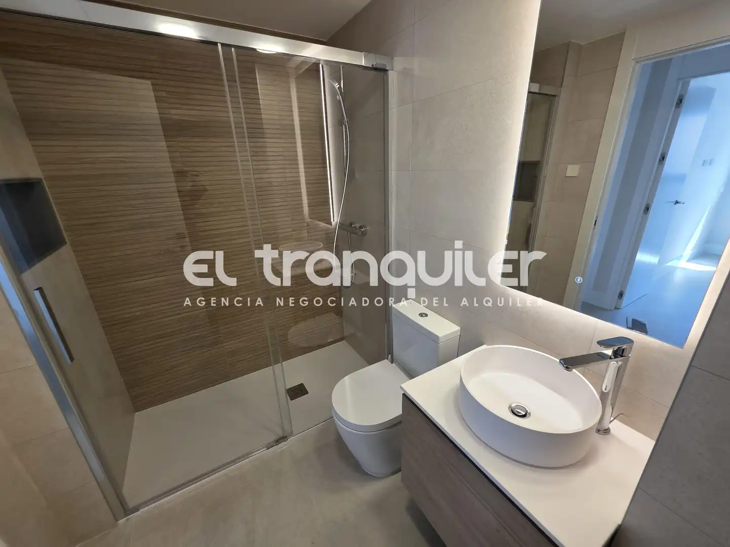 Bathroom of Flat for rent in Madrid  with Air Conditioner, Terrace and Storage room