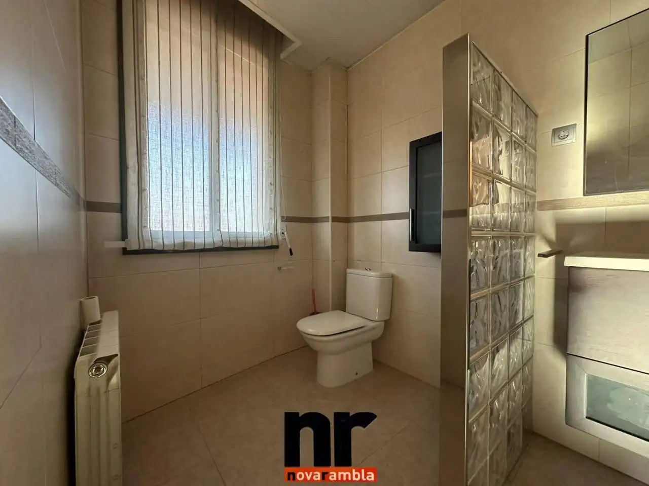 Bathroom of Flat for rent in Ripollet  with Heating, Parquet flooring and Storage room