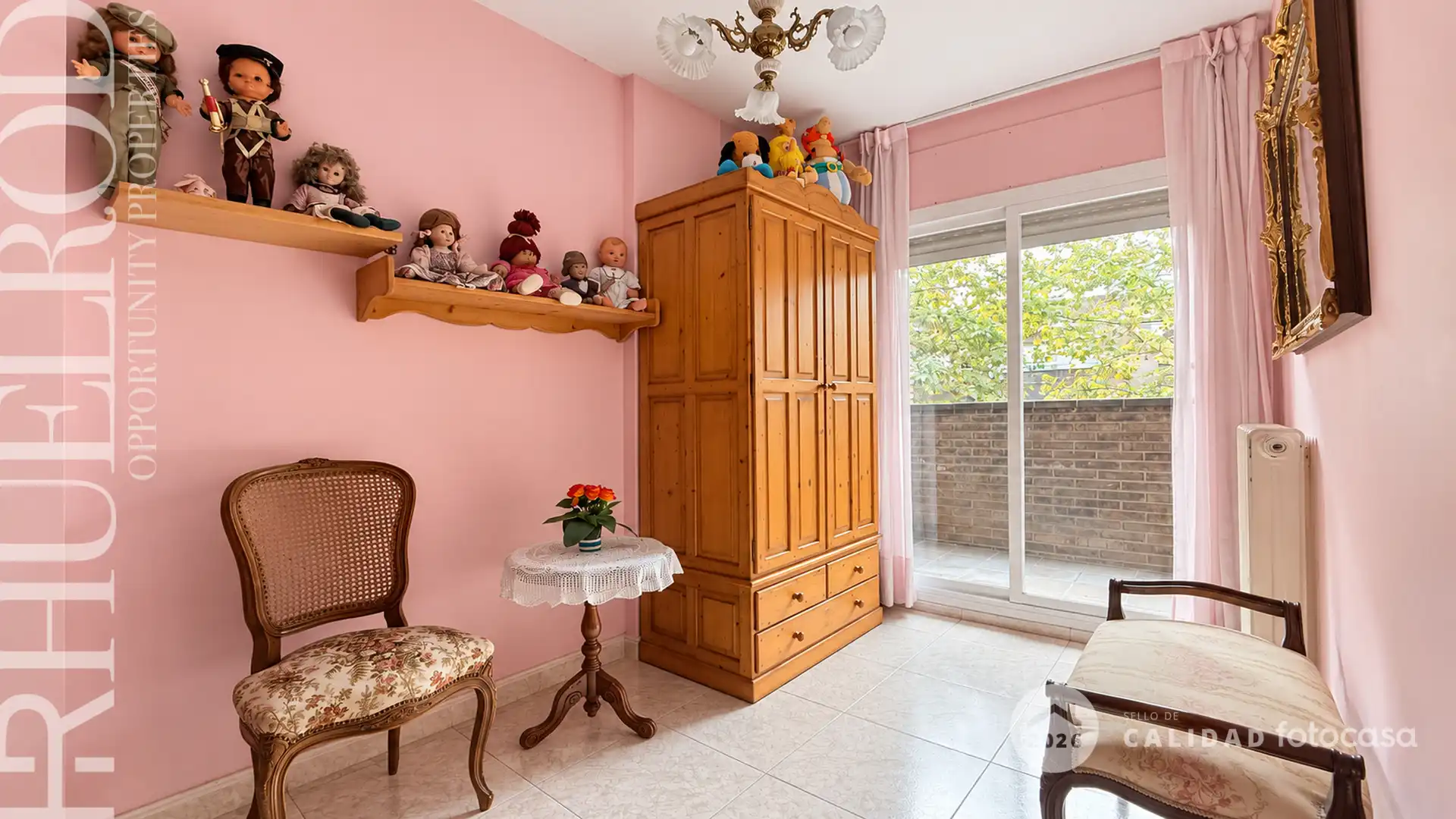 Habitación de Casa adosada en venta en Cerdanyola del Vallès con Aire acondicionado, Calefacción y Jardín privado