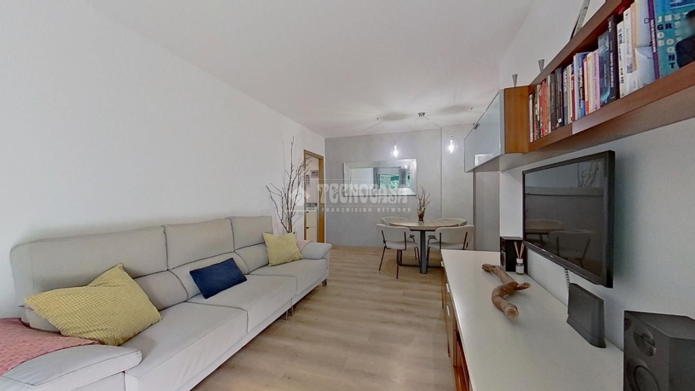 Sala de estar de Piso en venta en Ripollet con Jardín privado, Trastero y Piscina comunitaria