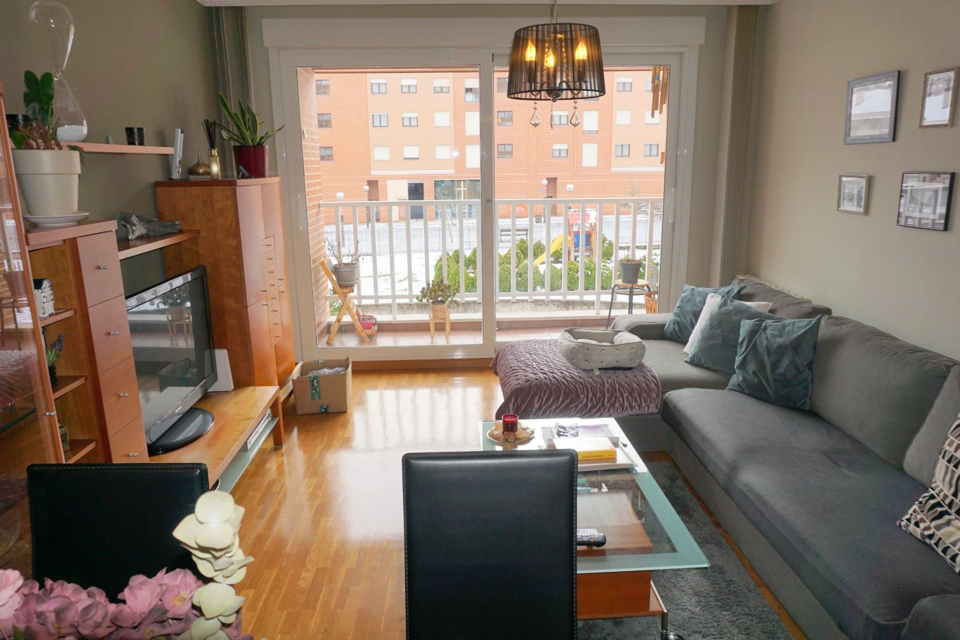 Sala de estar de Piso en venta en Vitoria - Gasteiz con Calefacción, Terraza y Trastero