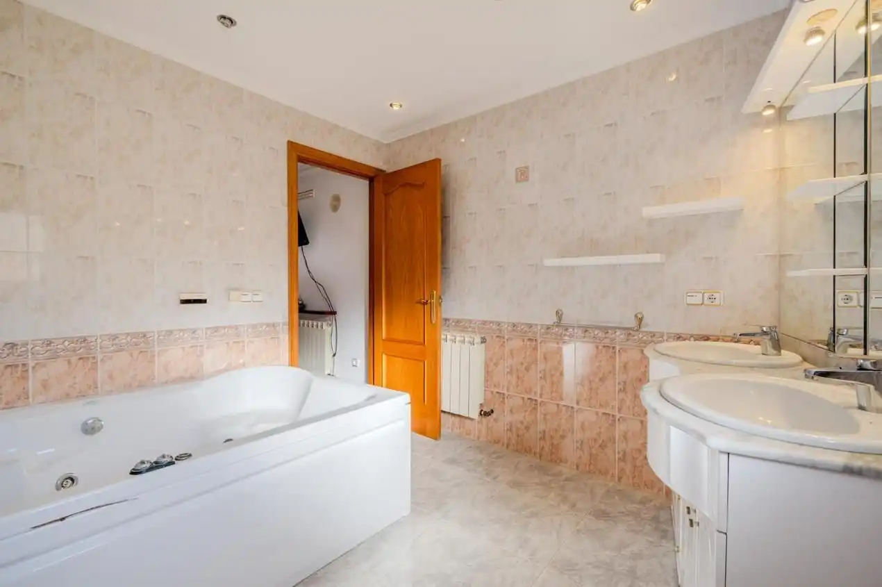 Baño de Casa adosada en venta en Celrà
