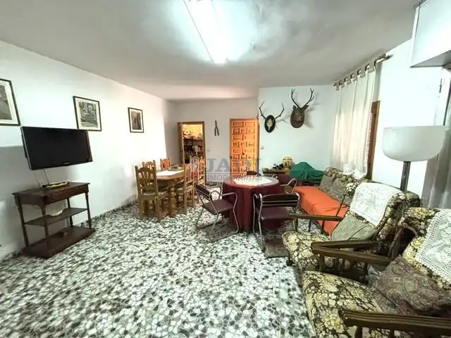 Sala de estar de Casa o chalet en venta en Villamanrique con Terraza, Trastero y Amueblado