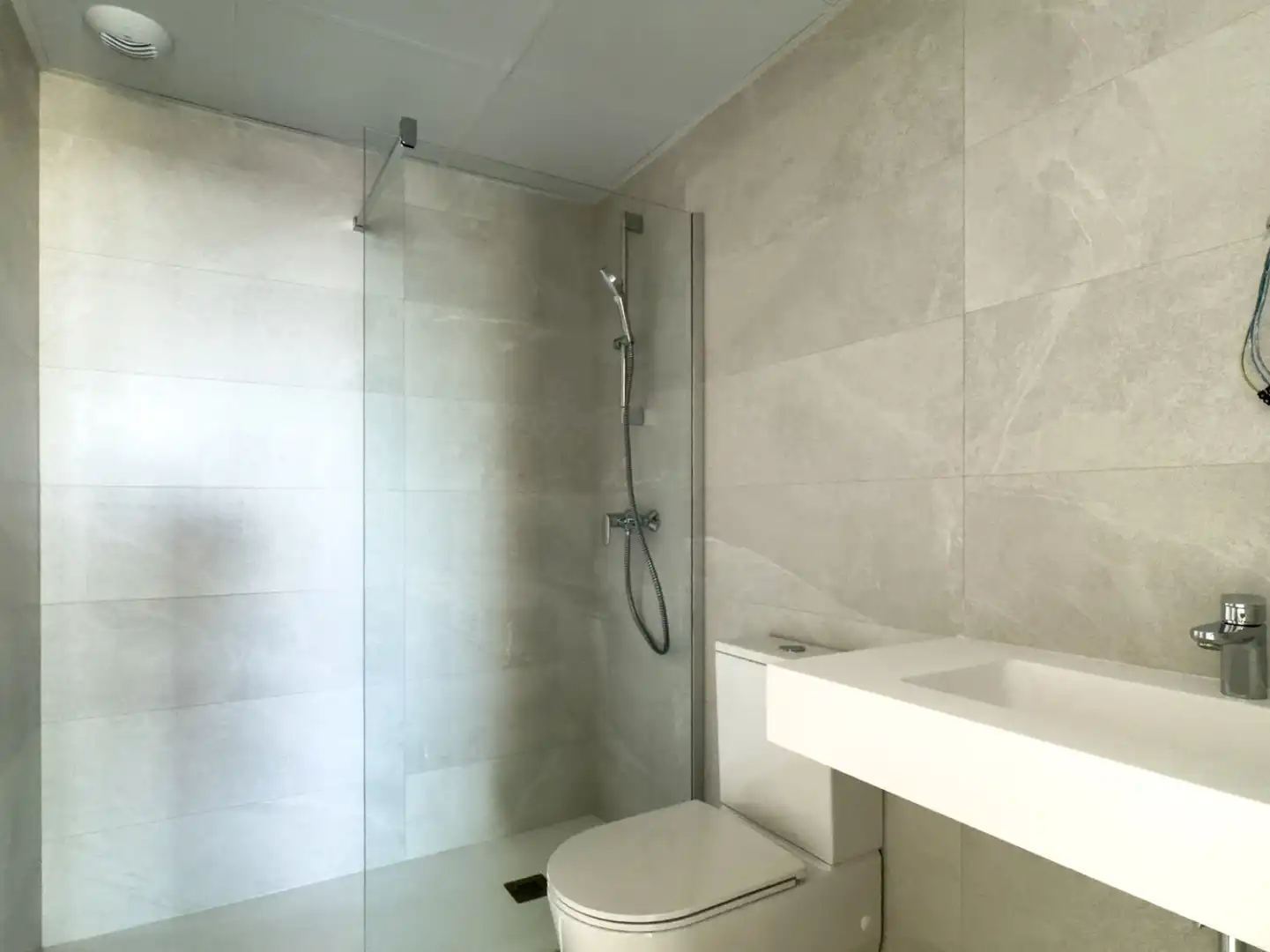 Badezimmer von Wohnungen zum Verkauf in Finestrat