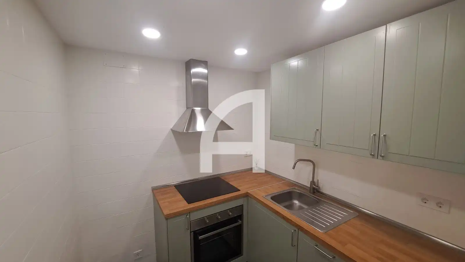 Cocina de Piso en venta en Terrassa con Calefacción y Terraza
