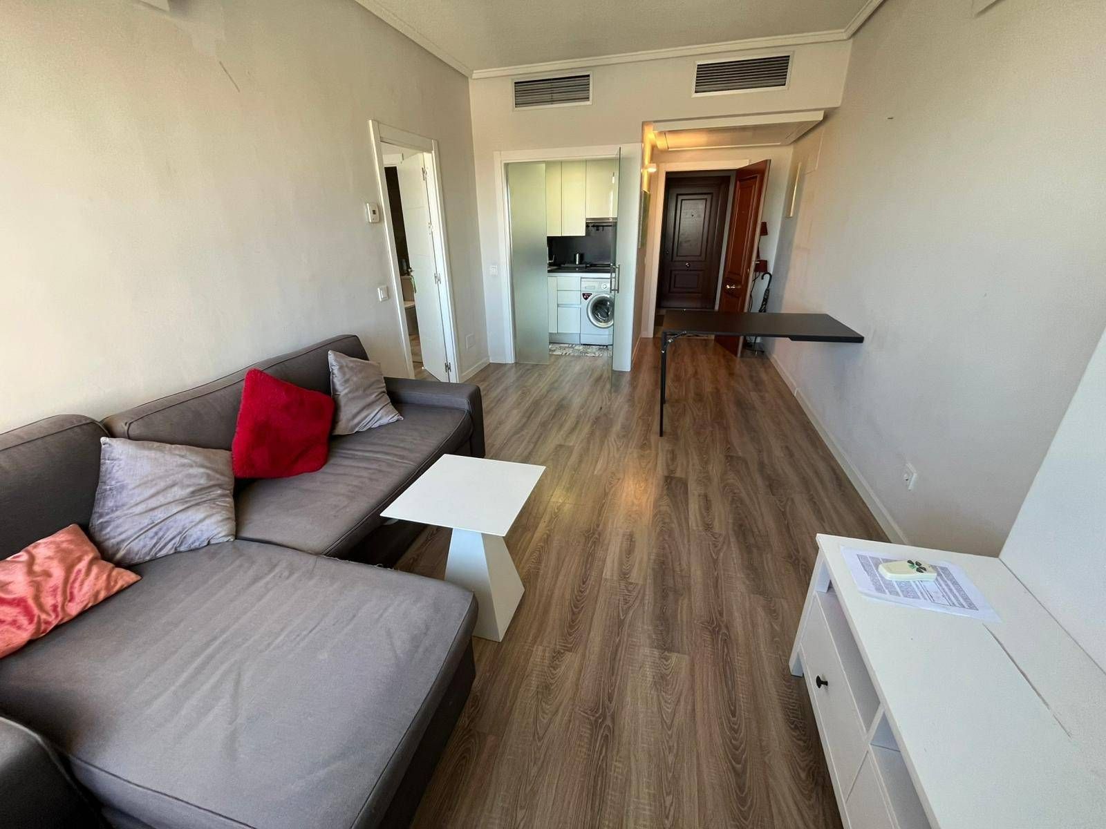 Living room of Flat to rent in  Madrid Capital  with Air Conditioner and Heating
