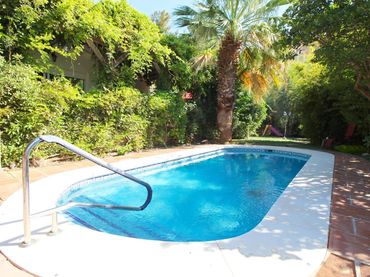 Casa con piscina en venta en LEONI BENABÚ