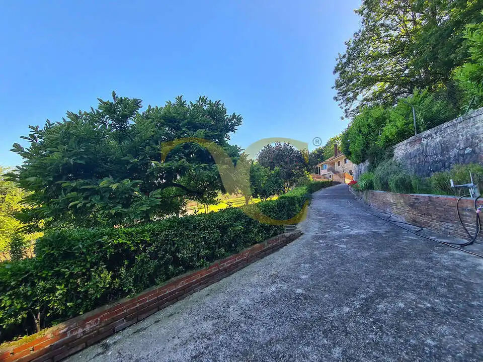 Casa o xalet en venda en Oviedo  amb Calefacció, Jardí privat i Terrassa
