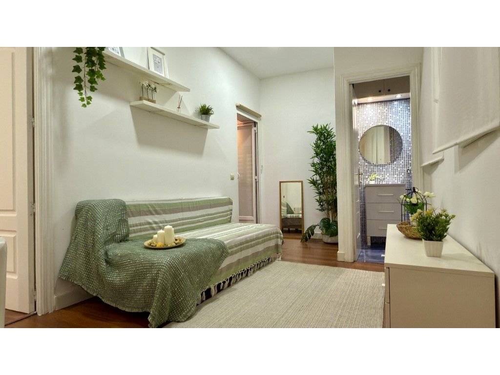 Bedroom of Apartment for sale in  Madrid Capital