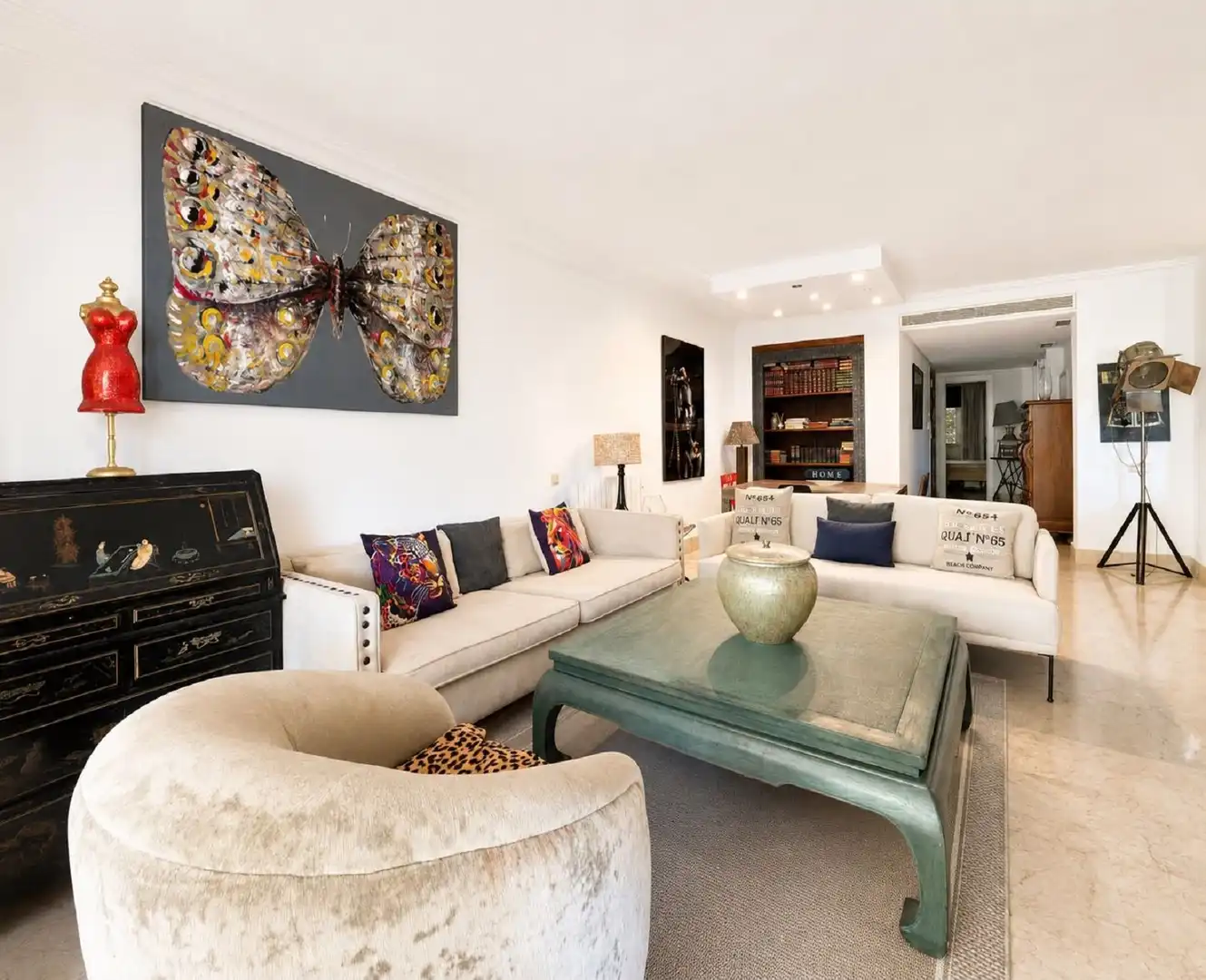 Sala d'estar de Apartament en venda en Marbella amb Aire condicionat, Jardí privat i Terrassa