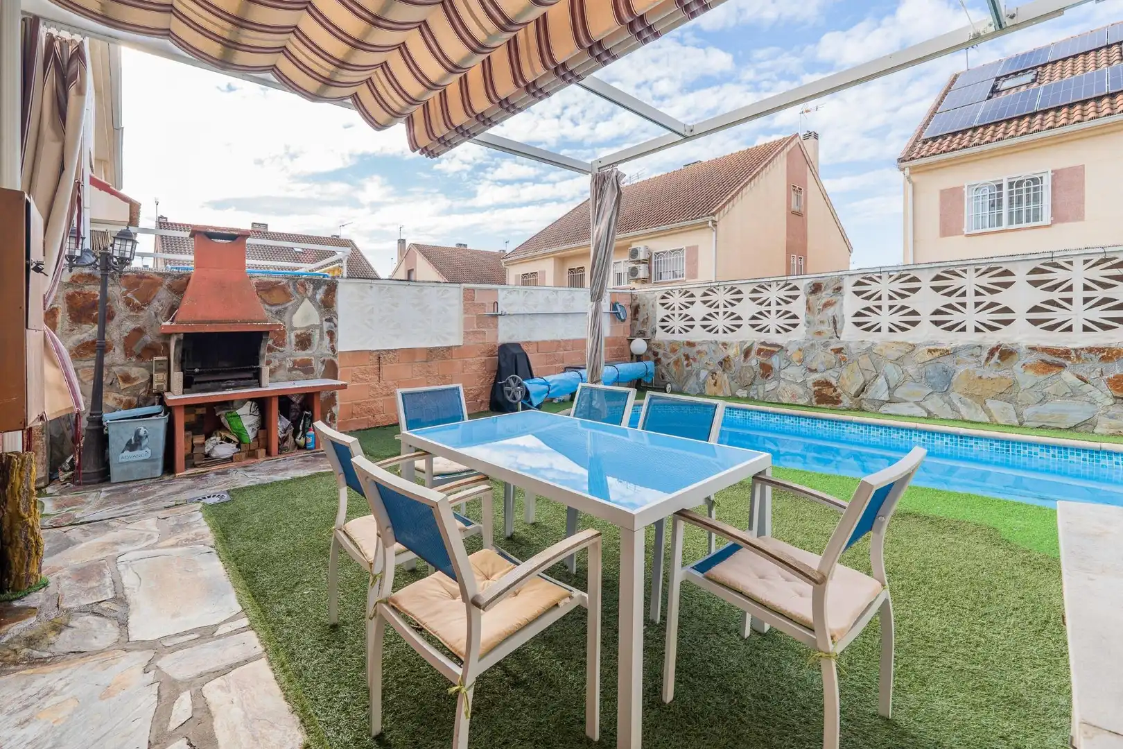 Casa adosada en venta en Calle Calle de Príncipe de Asturias, 19, Las Lomas