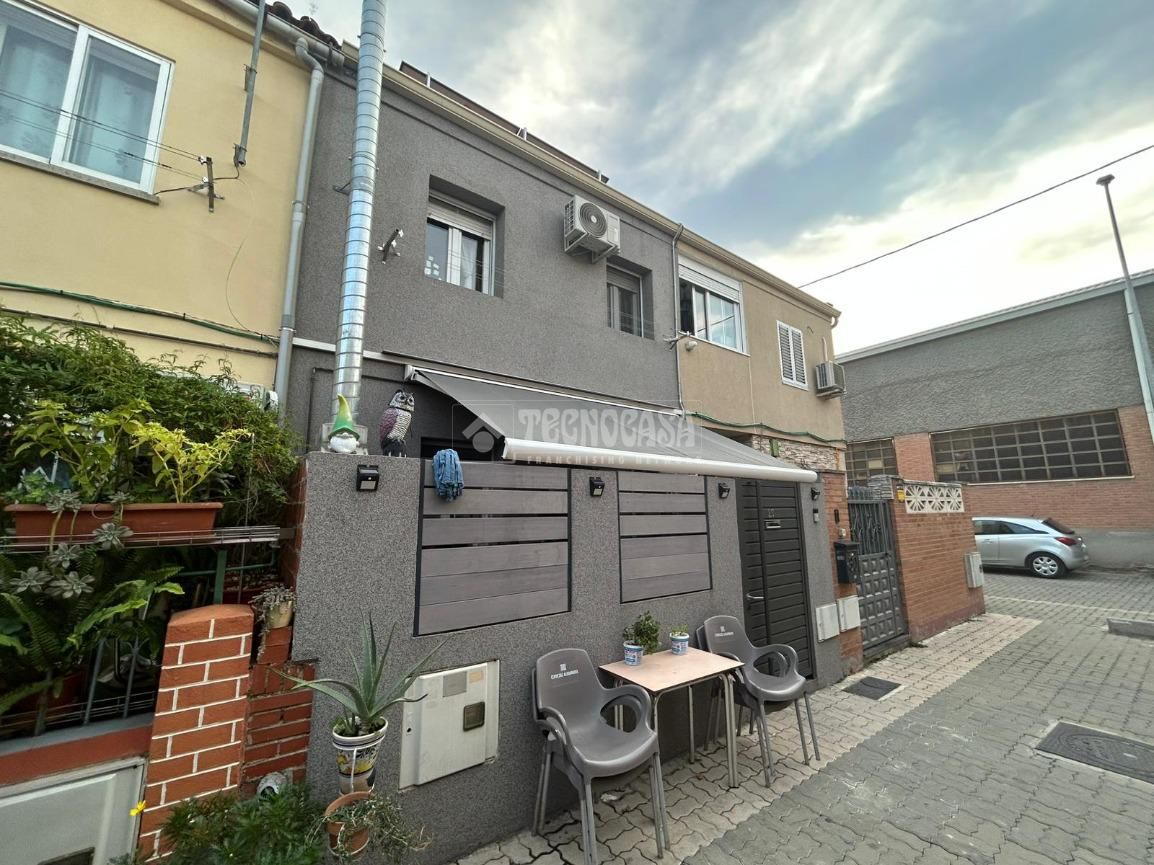 Vista exterior de Casa adosada en venda en Coslada amb Aire condicionat i Calefacció