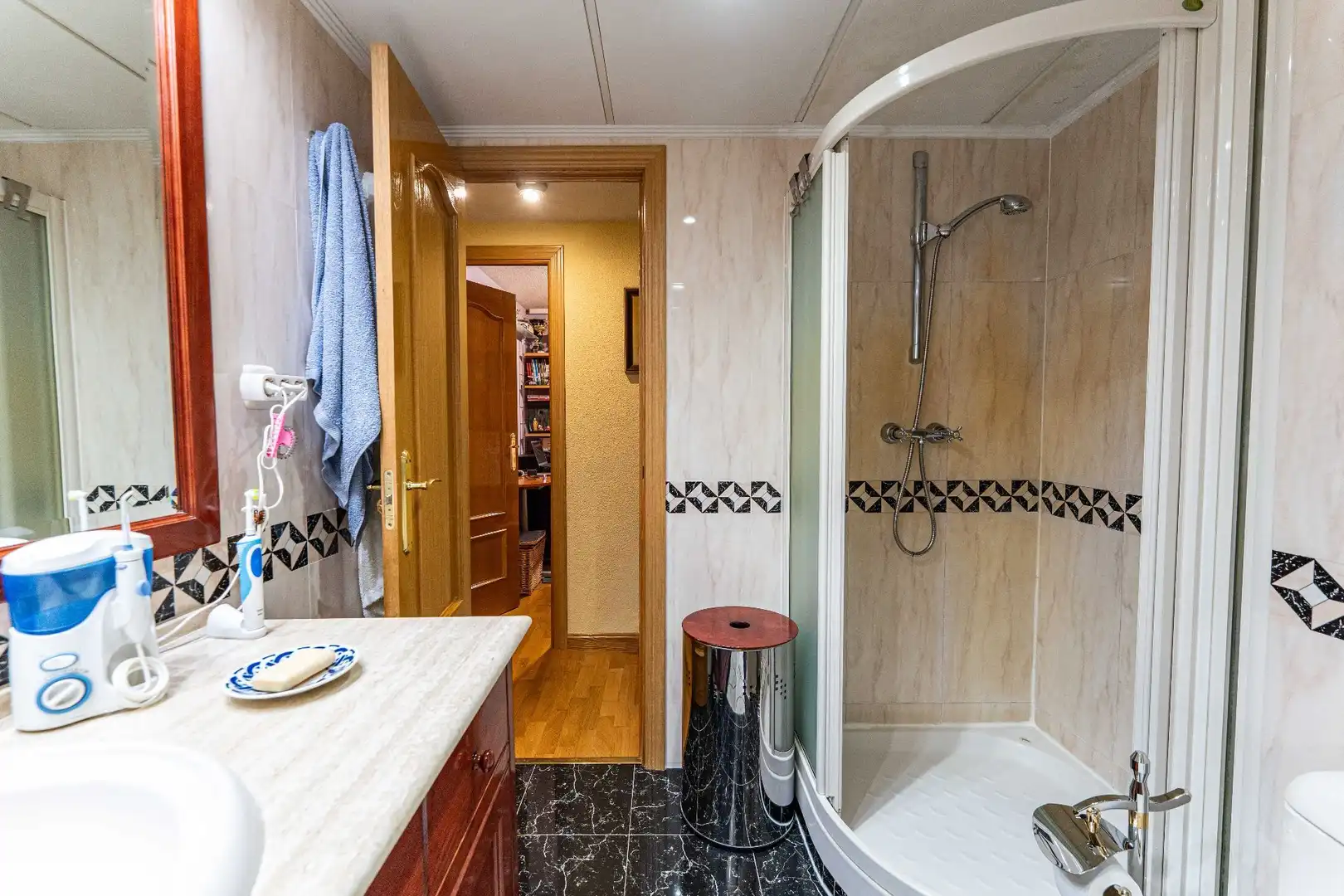 Badezimmer von Wohnung zum Verkauf in Fuenlabrada mit Klimaanlage, Heizung und Terrasse