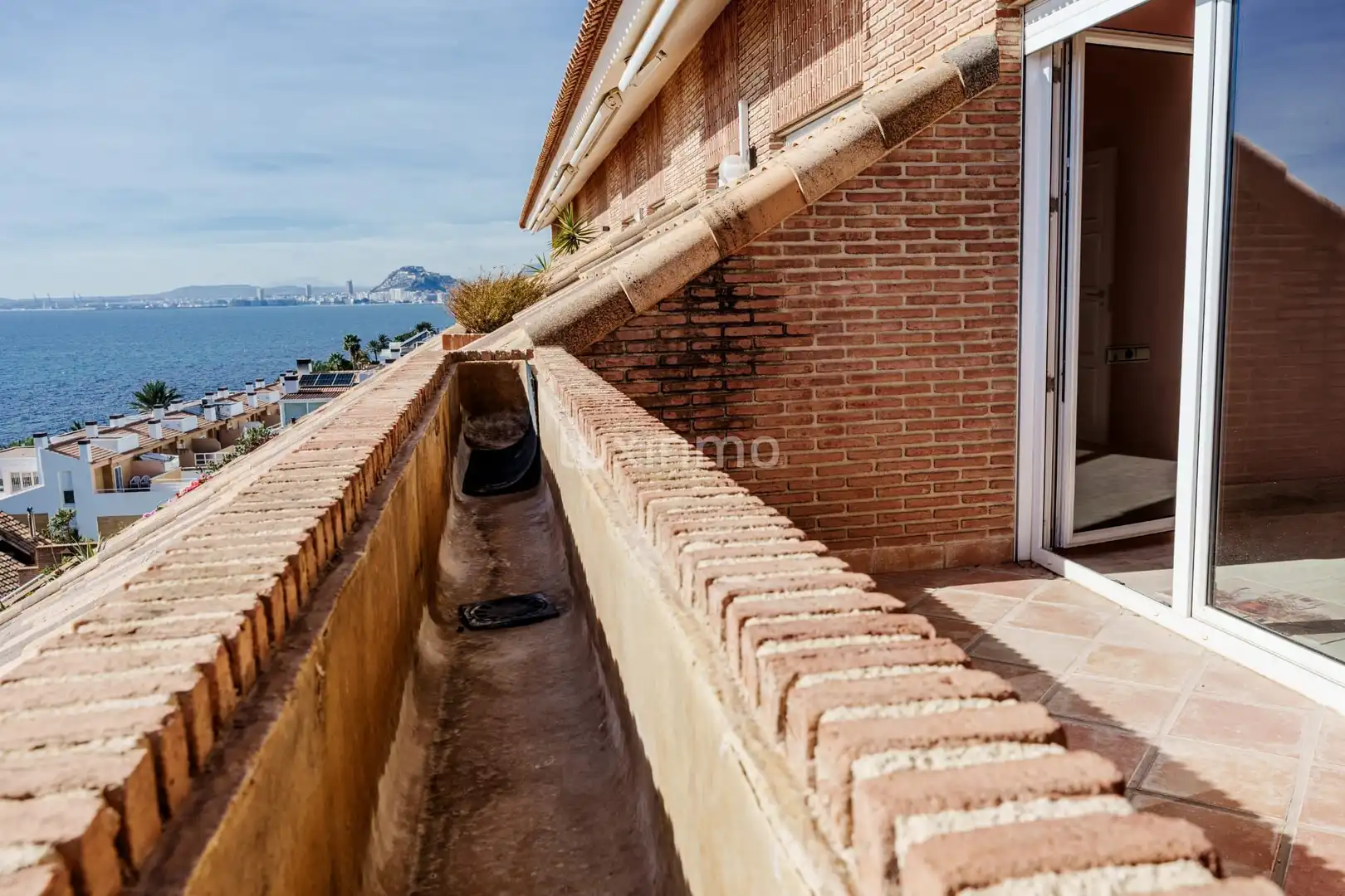 Außenansicht von Country house zum Verkauf in Alicante / Alacant mit Klimaanlage, Heizung und Privatgarten