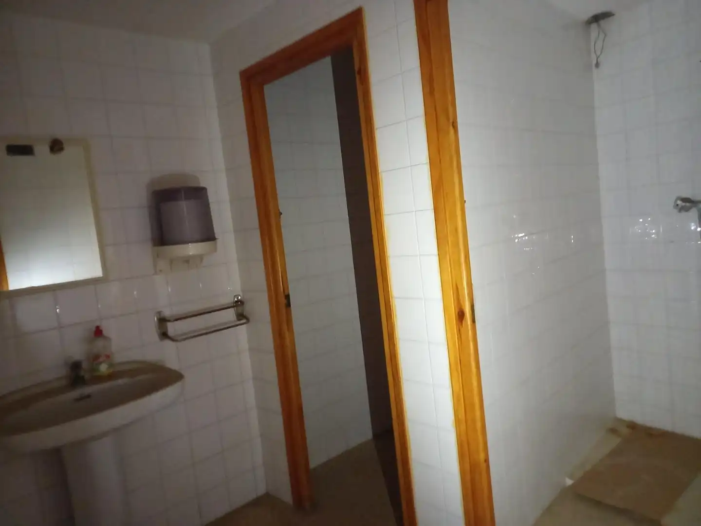 Baño de Local en venta en La Torre de l'Espanyol